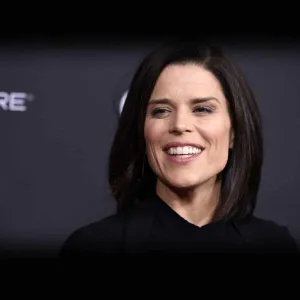 Neve Campbell