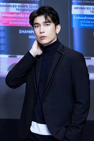 Mew Suppasit Jongcheveevat