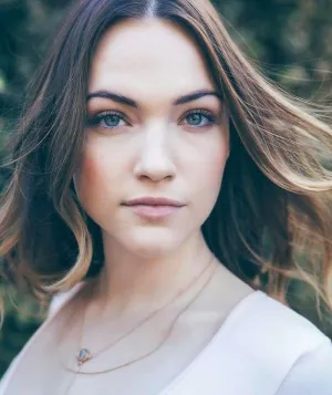 Violett Beane